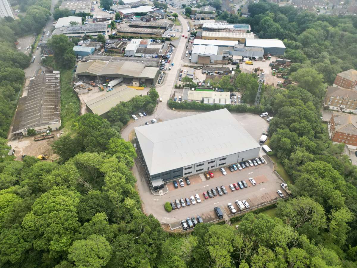 Industrial Unit in St Leonards - photo 3