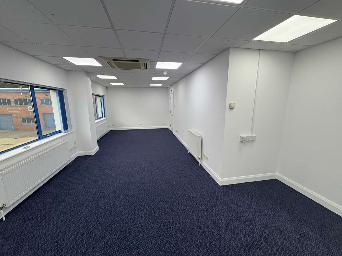 Industrial Unit in Southampton - photo 3