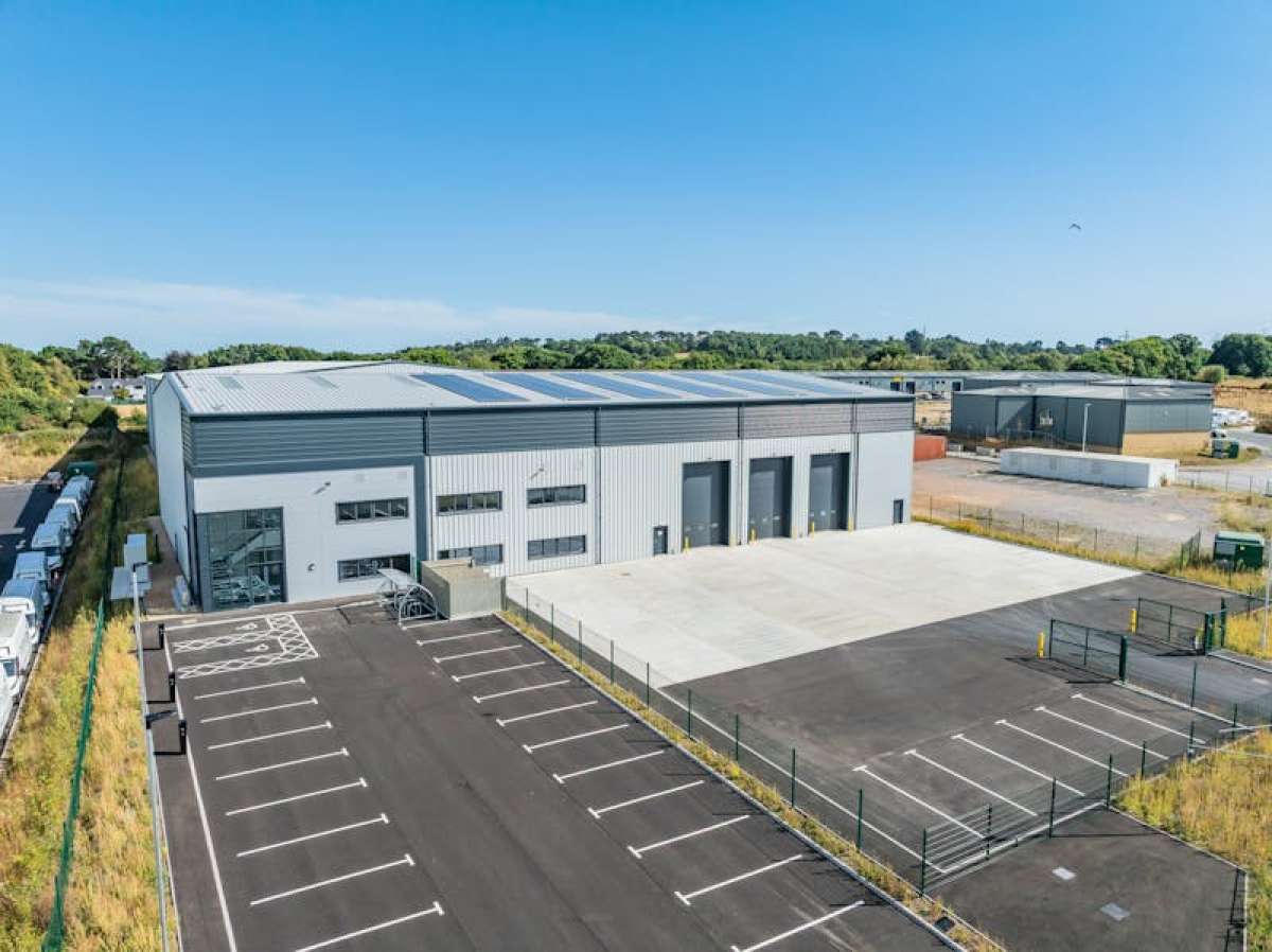 Industrial Unit in Poole - photo 3