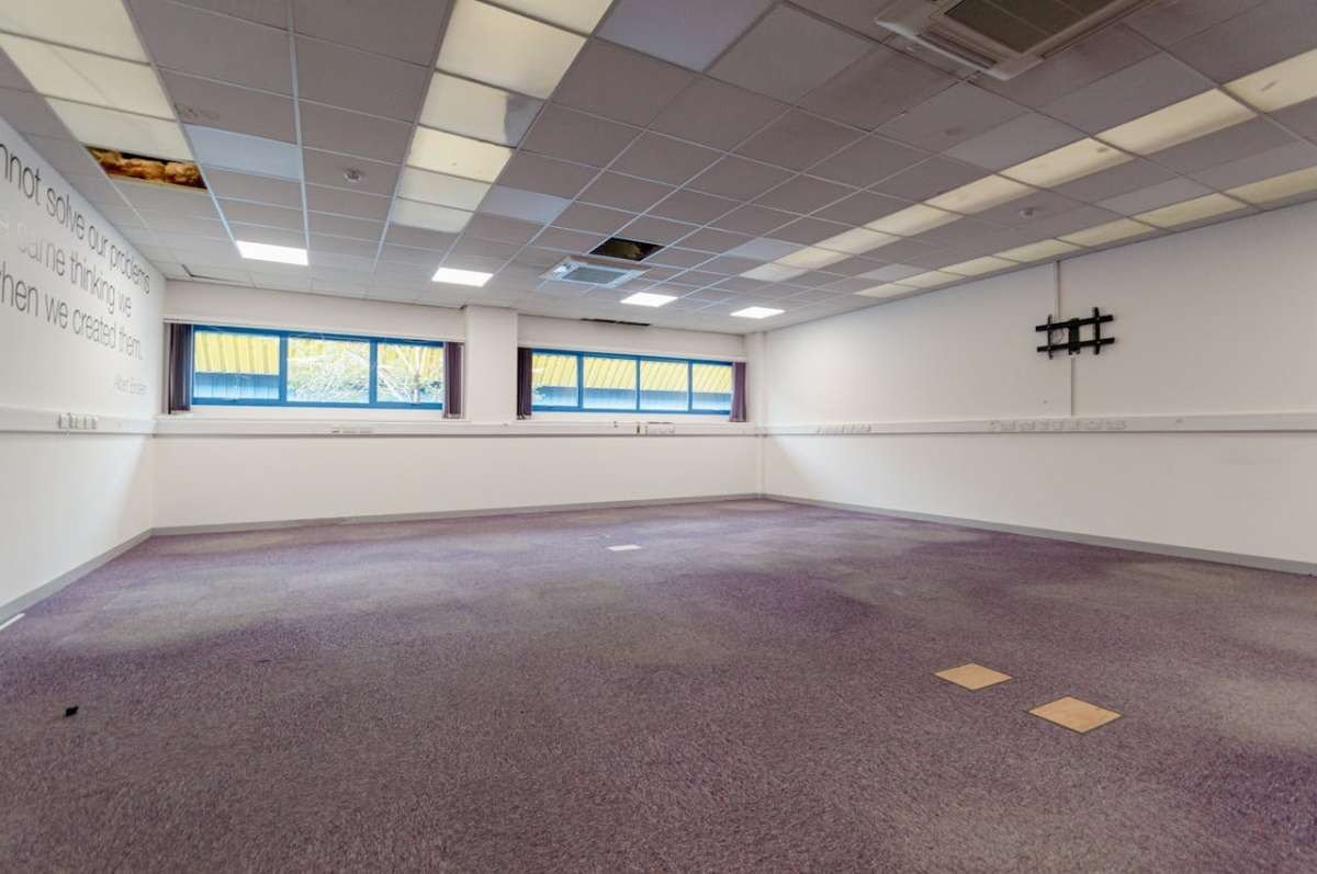 Industrial Unit in Poole - photo 4