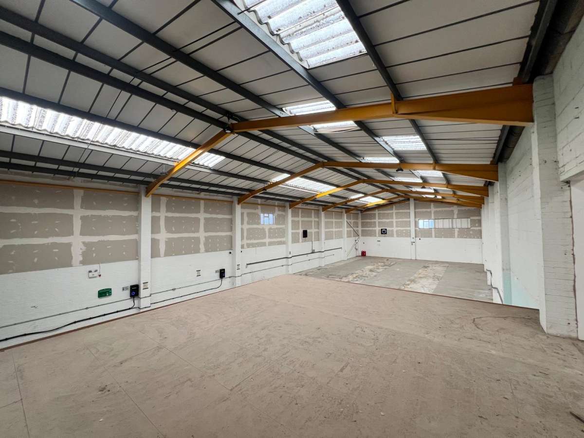 Industrial Unit in Croydon - photo 3