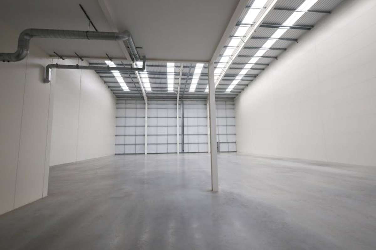Industrial Unit in Portsmouth - photo 2