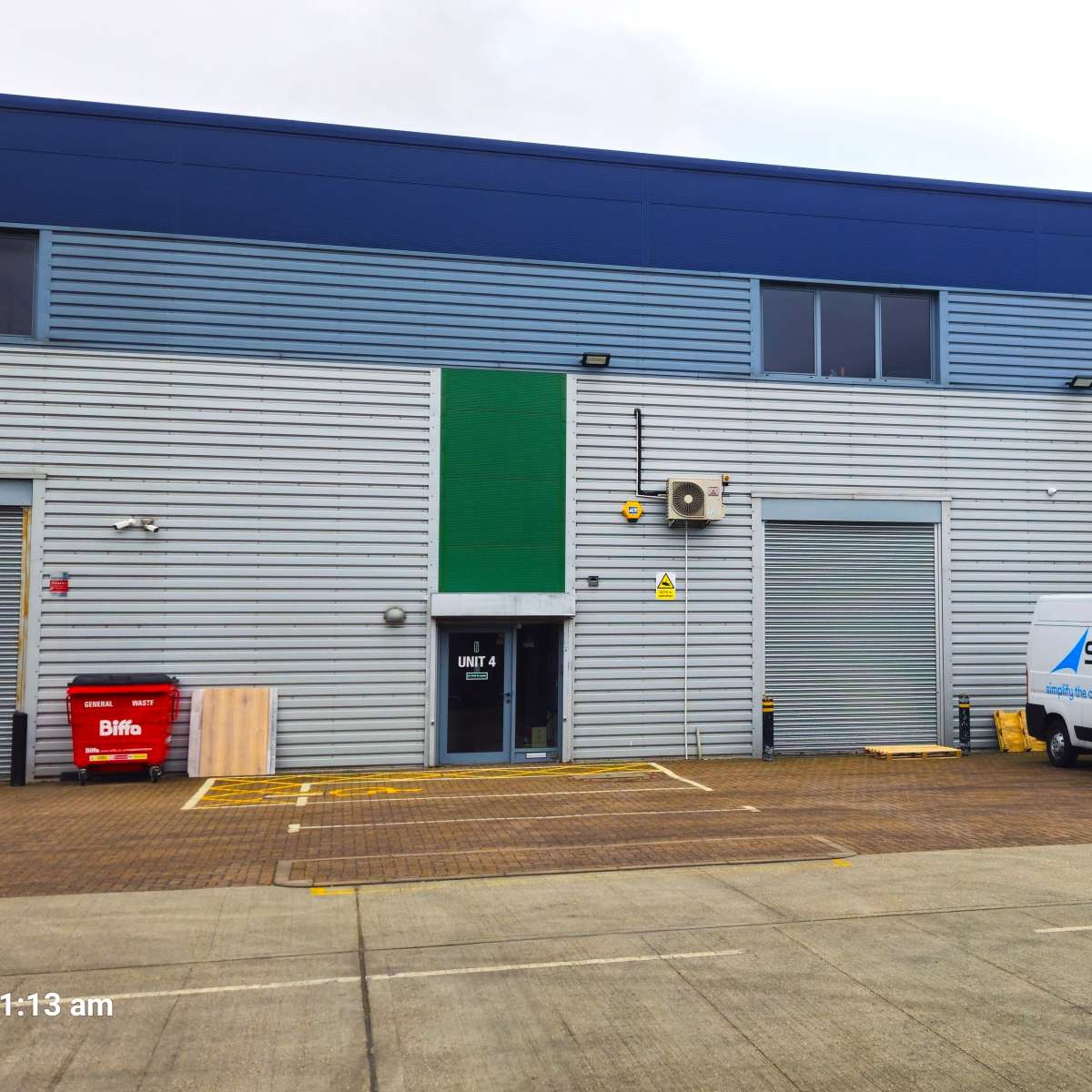 Industrial Unit in London - photo 2