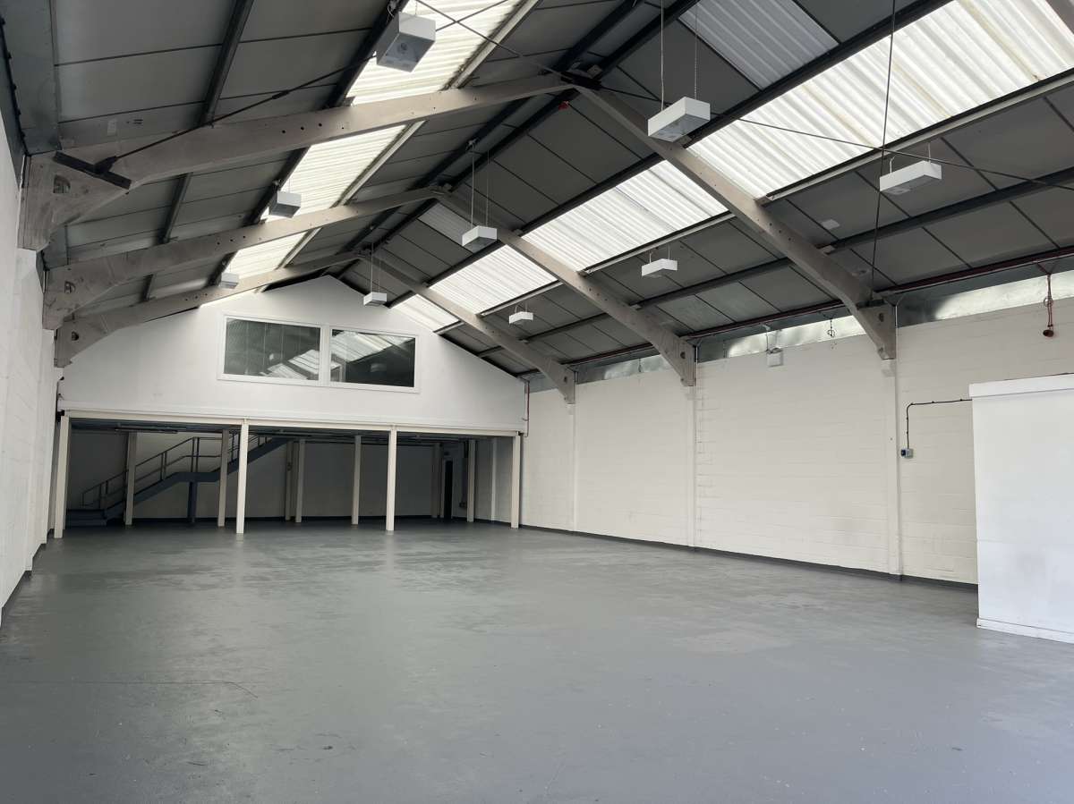 Industrial Unit in Edmonton - photo 2