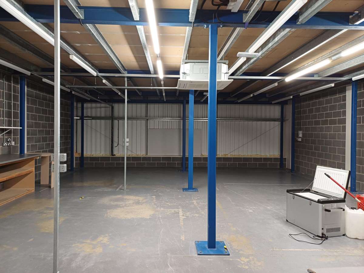 Industrial Unit in Market Harborough - photo 3