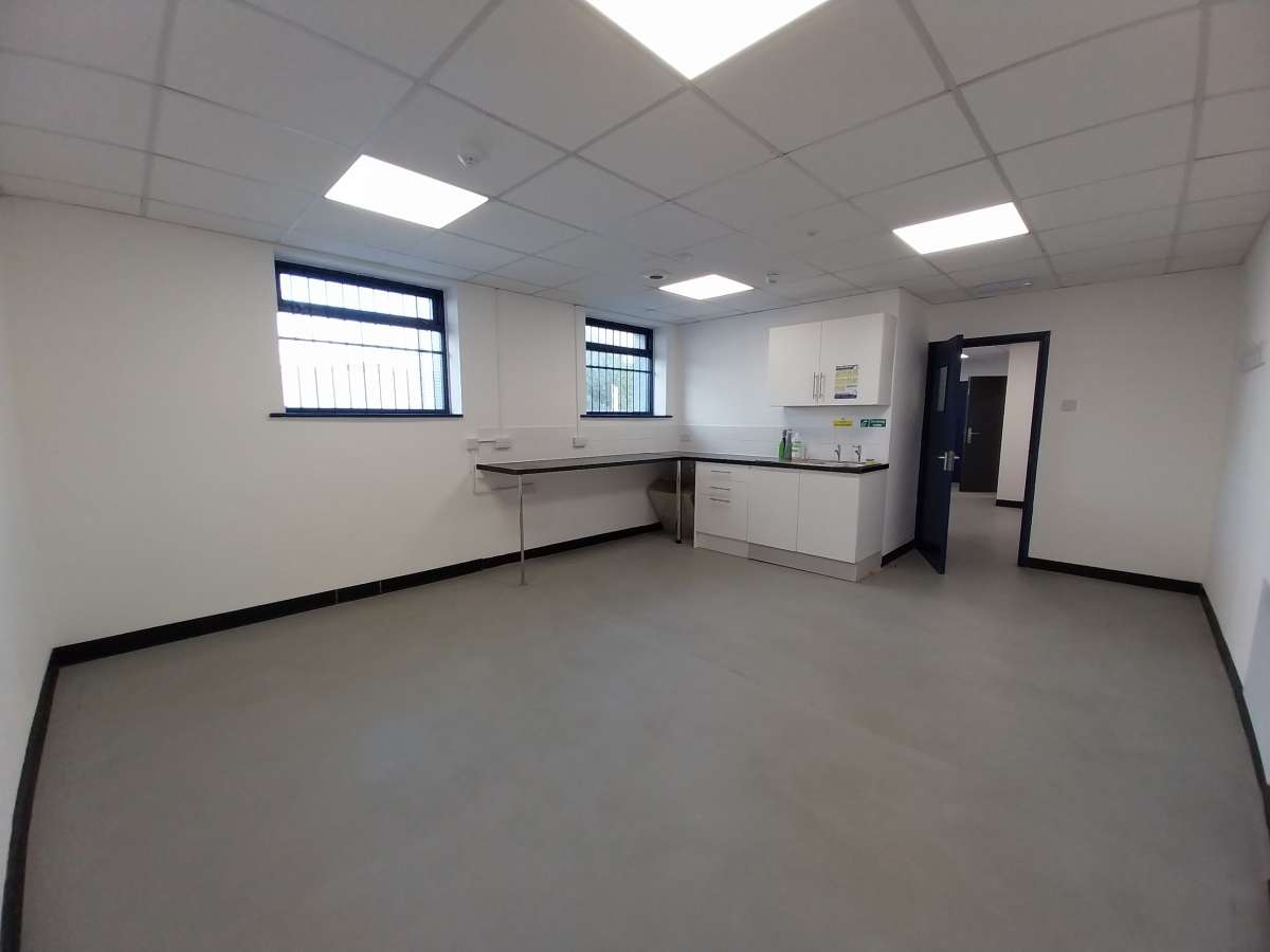 Industrial Unit in Bradford - photo 3