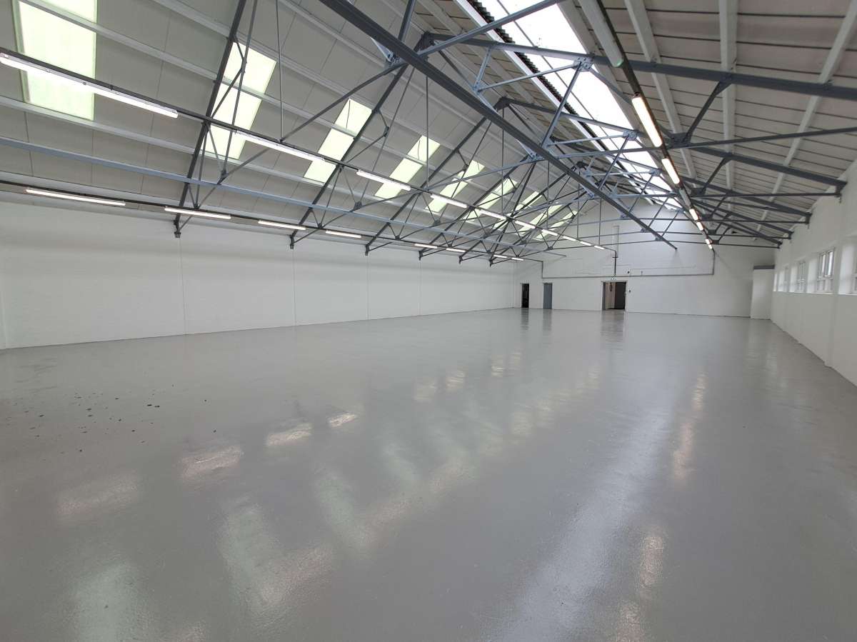 Industrial Unit in Welwyn Garden City - photo 4