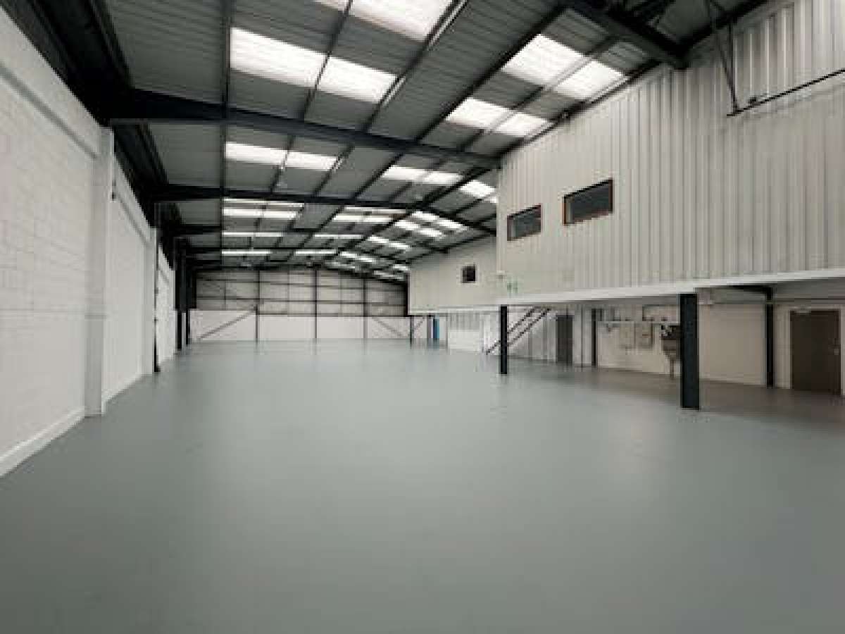 Industrial Unit in Waterlooville - photo 4