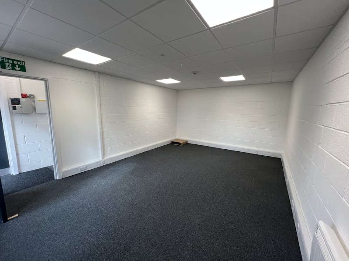 Industrial Unit in Portsmouth - photo 4