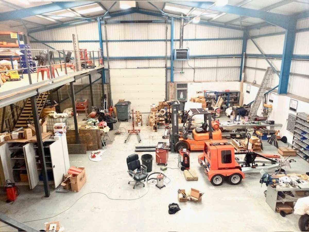 Industrial Unit in Letchworth Garden City - photo 3