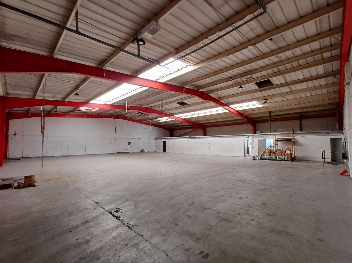 Industrial Unit in Milton Keynes - photo 4