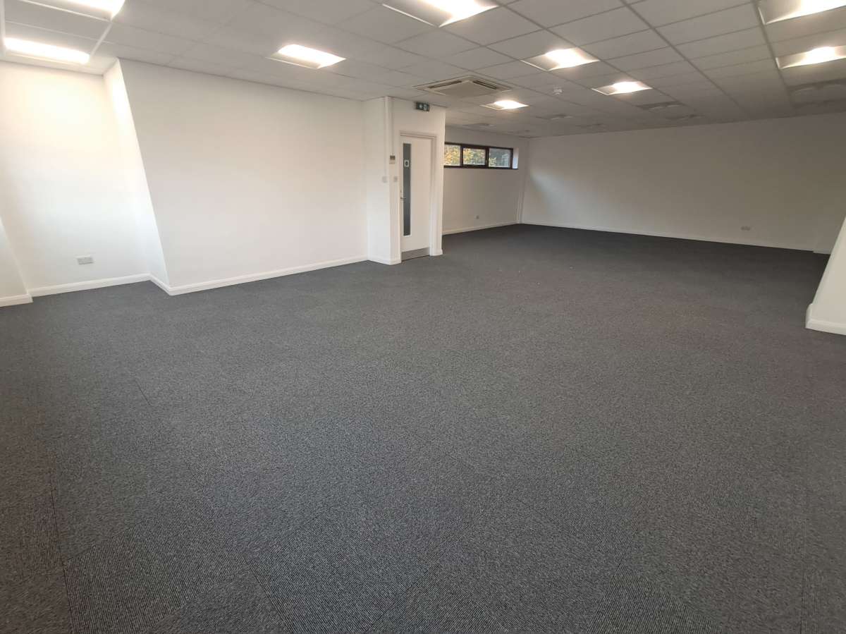 Industrial Unit in Croydon - photo 4