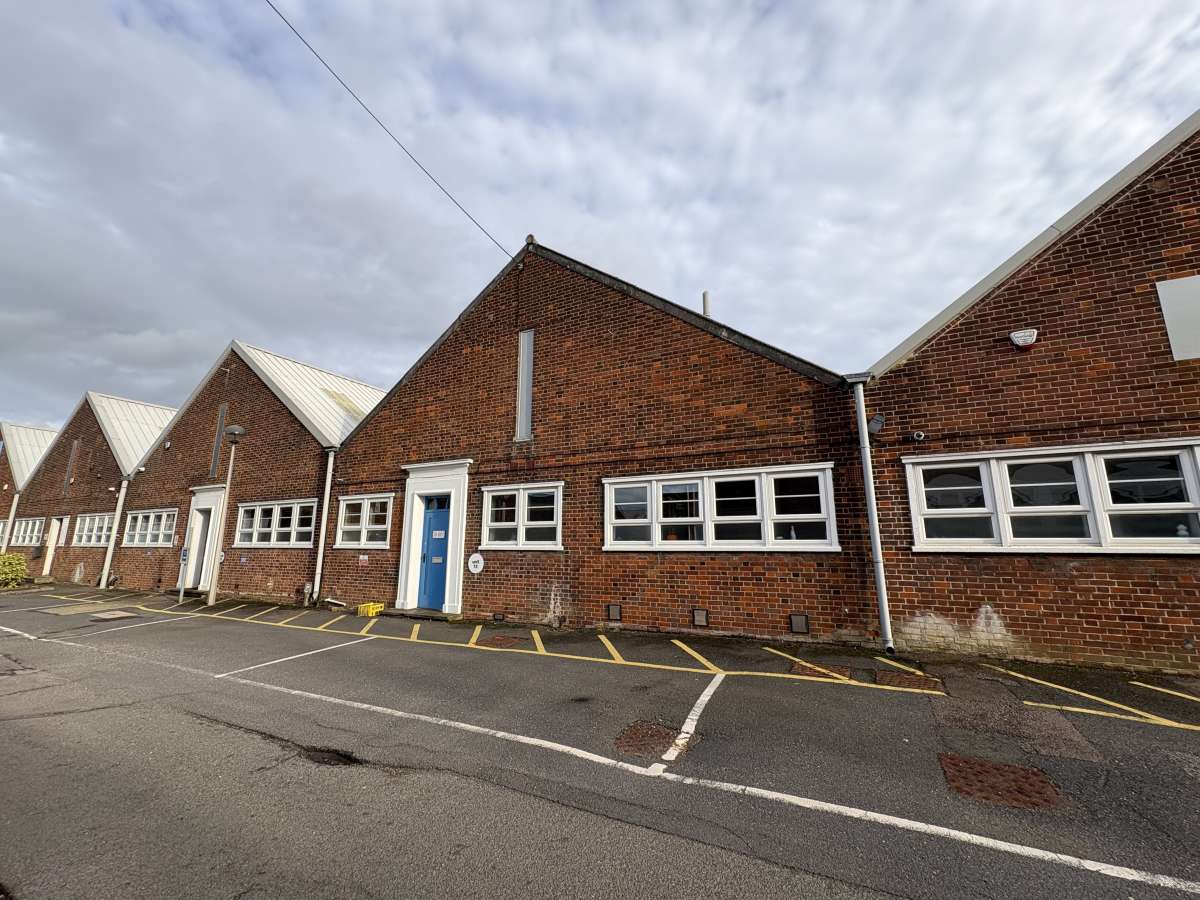 Industrial Unit in Welwyn - photo 2