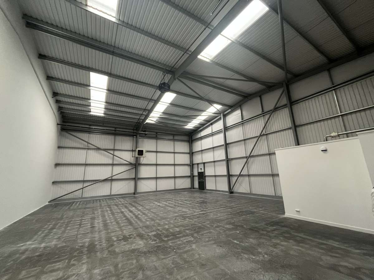 Industrial Unit in London - photo 3