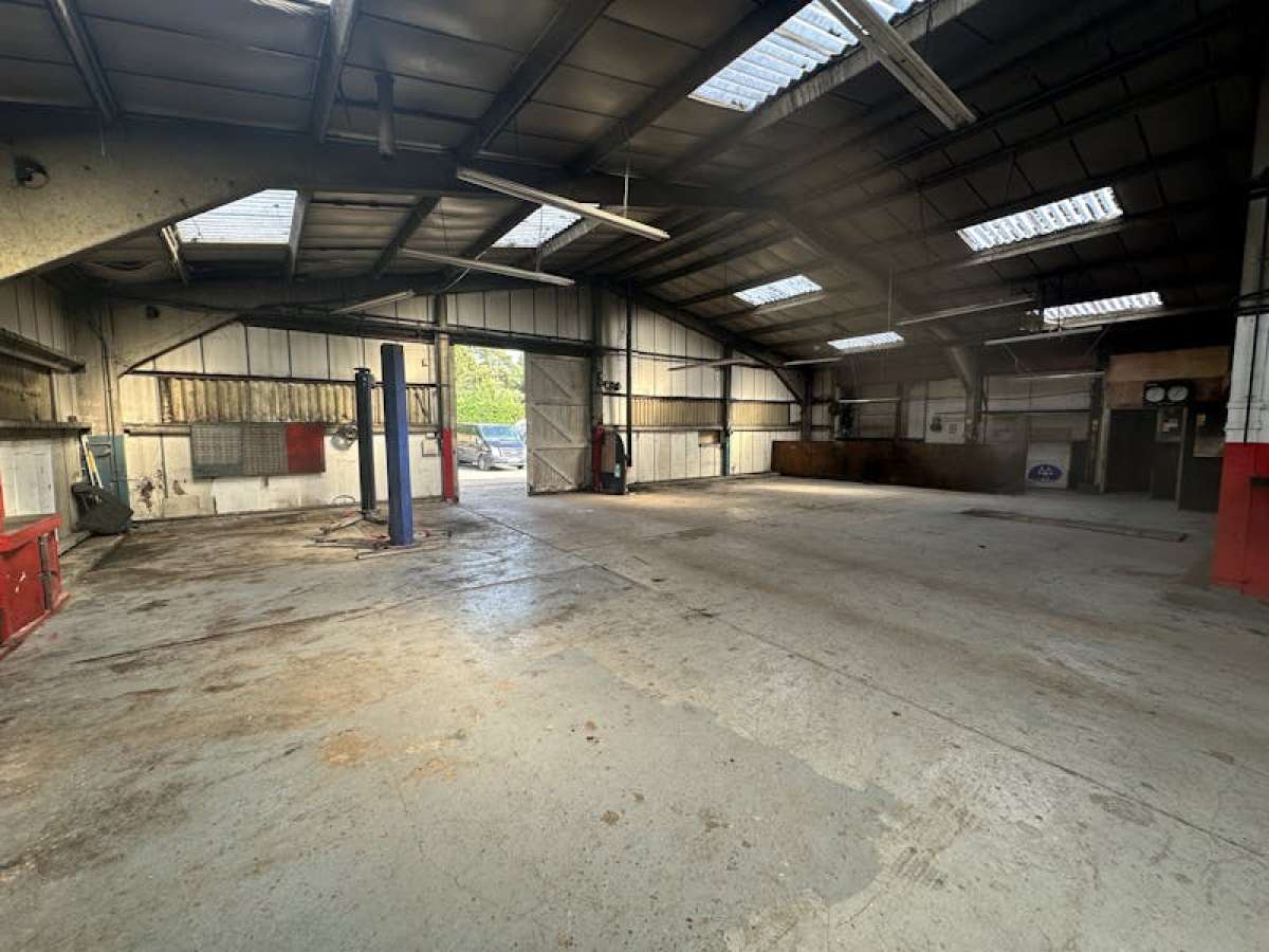 Industrial Unit in Farnham - photo 2