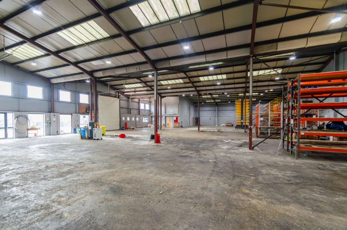 Industrial Unit in Wimborne - photo 2