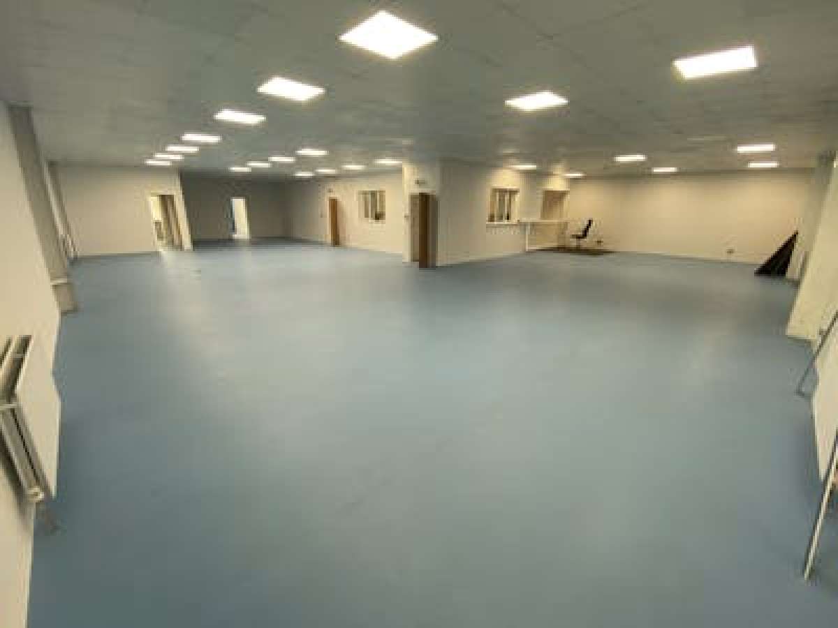 Industrial Unit in Woolwich - photo 3