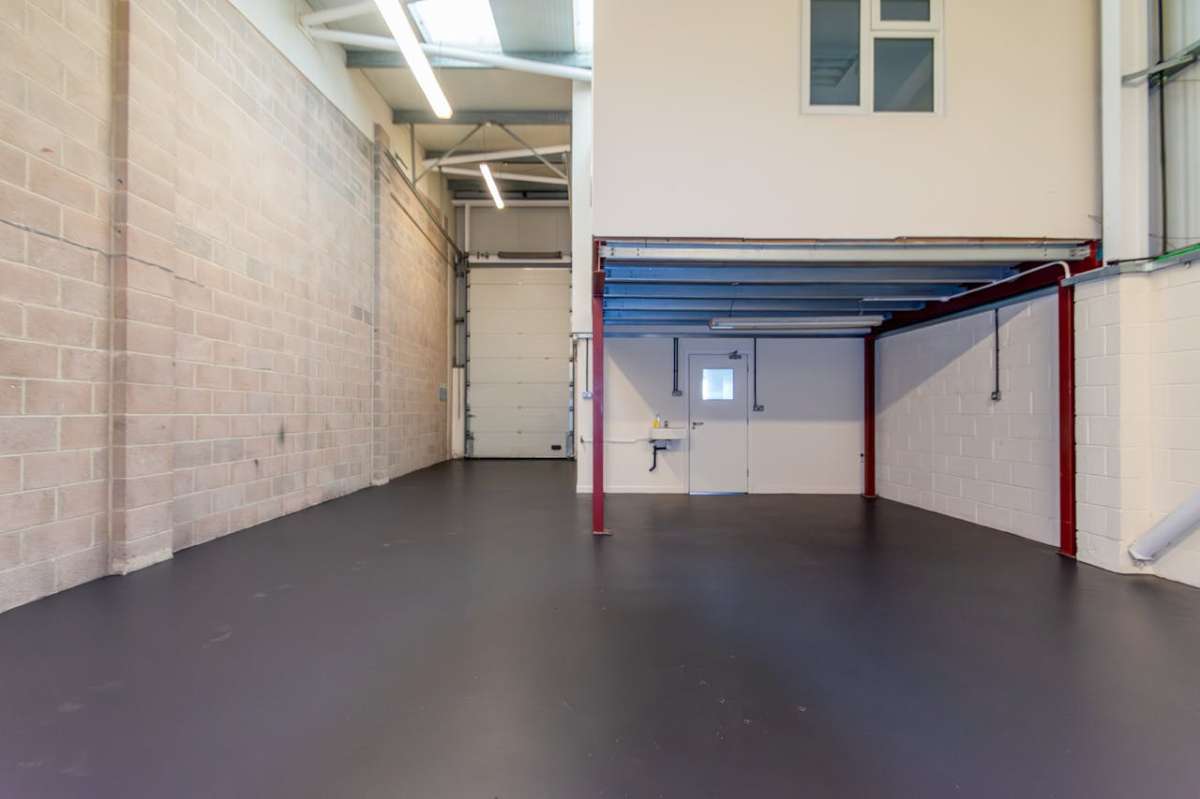 Industrial Unit in Poole - photo 3