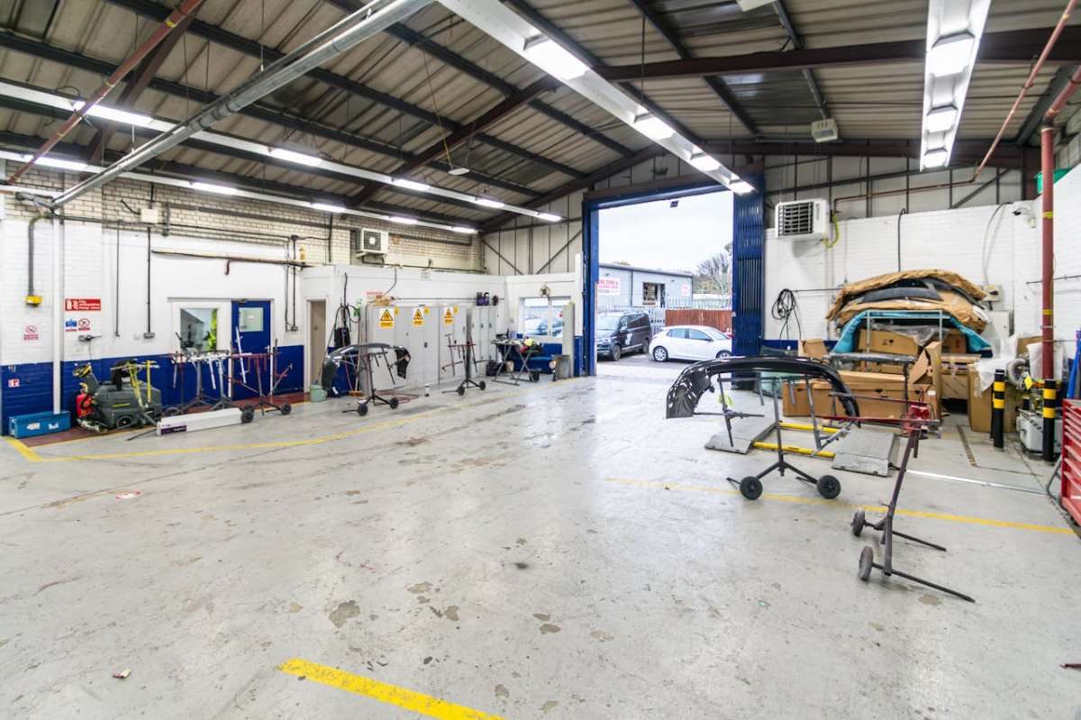 Industrial Unit in Bournemouth - photo 2