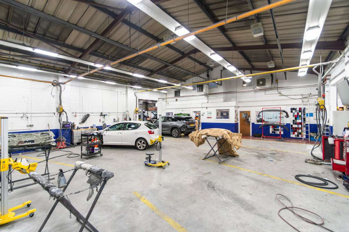 Industrial Unit in Bournemouth - photo 3