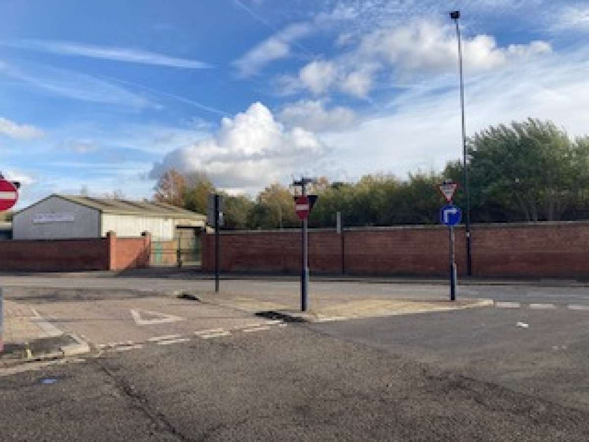 Industrial Unit in Sheffield - photo 3