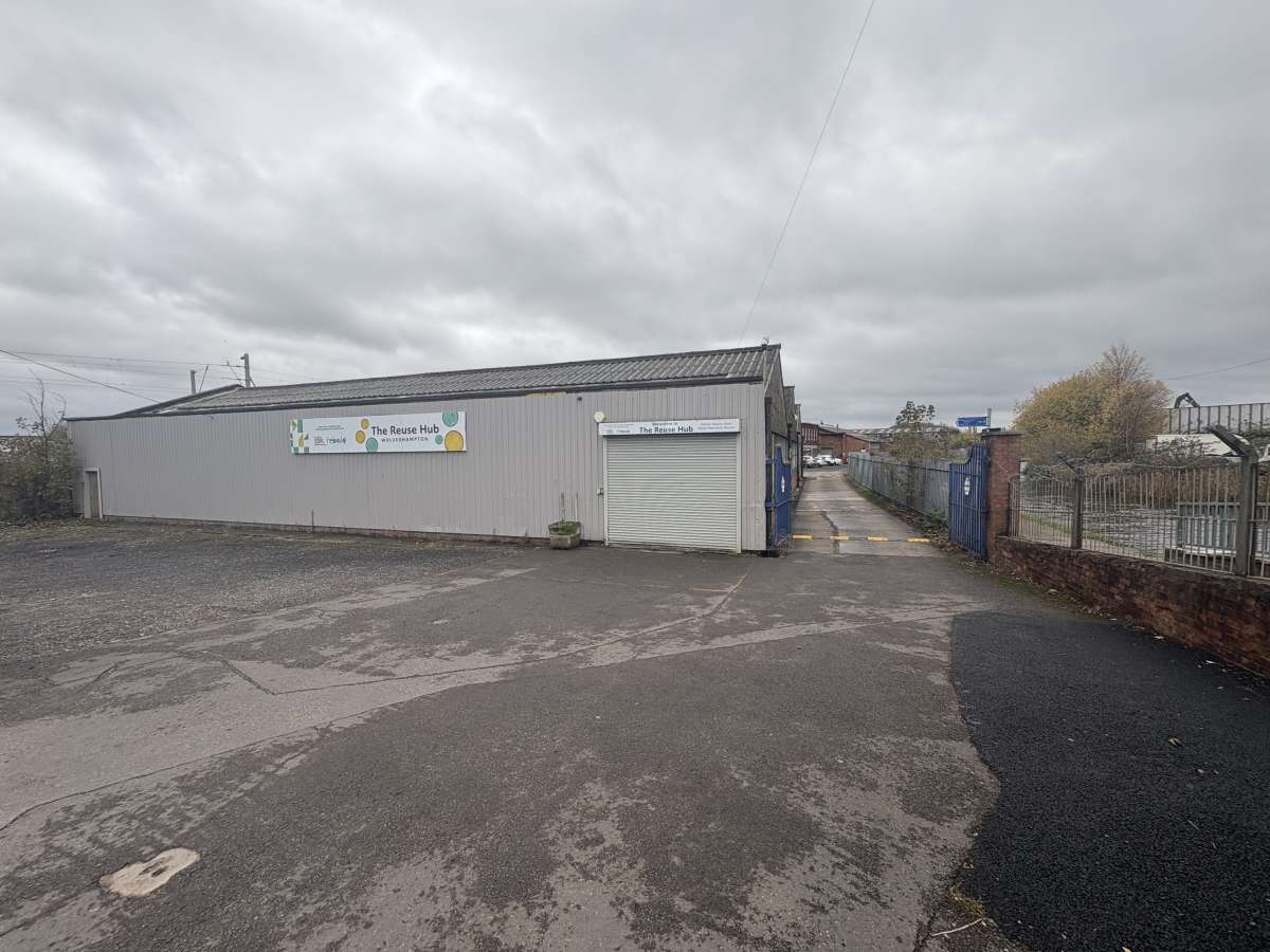 Industrial Unit in Wolverhampton - photo 3