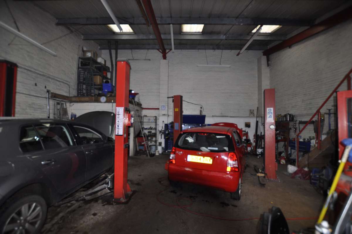 Industrial Unit in Burgess Hill - photo 3