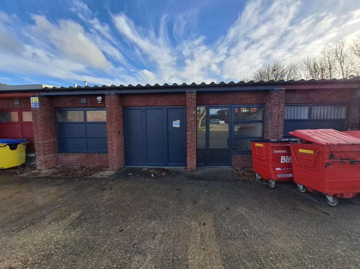 Industrial Unit in Milton Keynes - photo 2