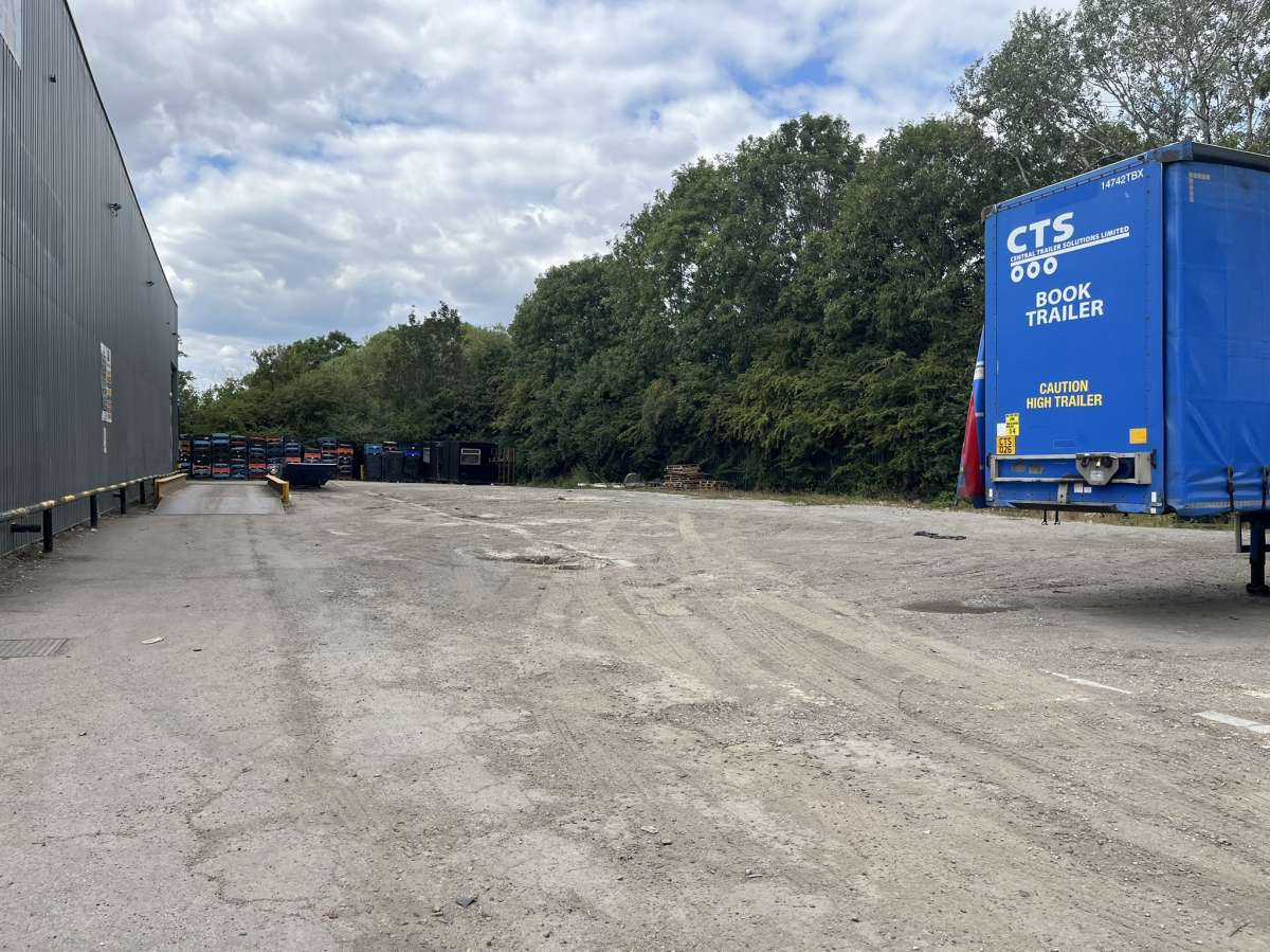 Industrial Unit in Erith - photo 3