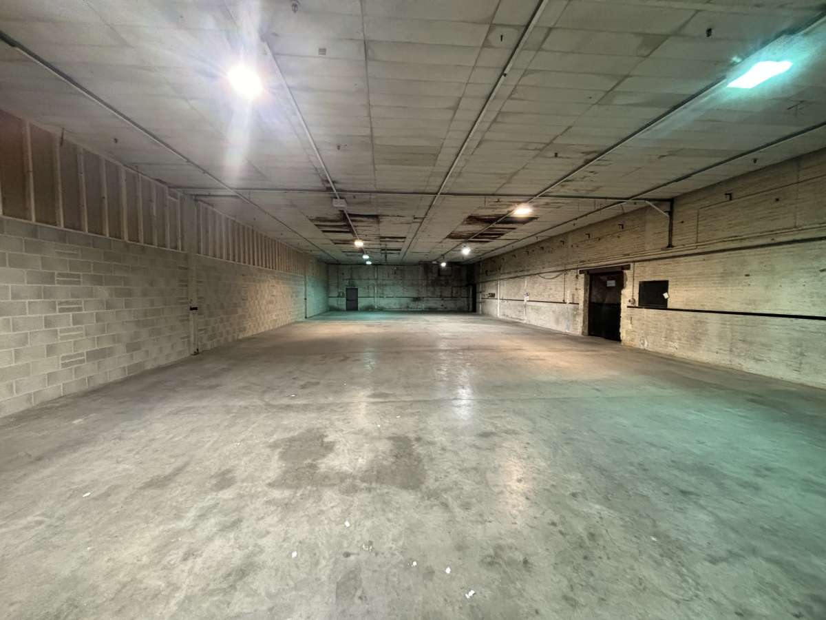 Industrial Unit in Queensbury - photo 2