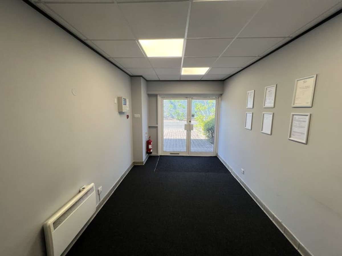 Industrial Unit in Portsmouth - photo 3