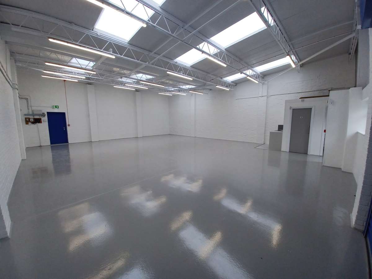Industrial Unit in Croydon - photo 2