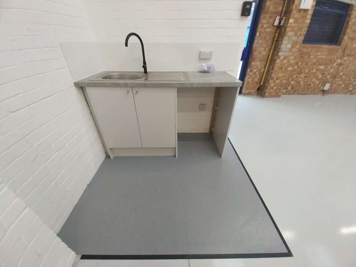 Industrial Unit in Croydon - photo 4