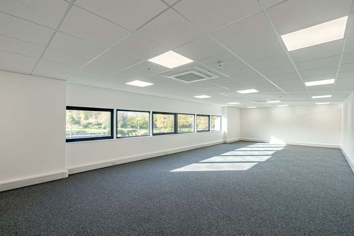 Industrial Unit in Milton Keynes - photo 3