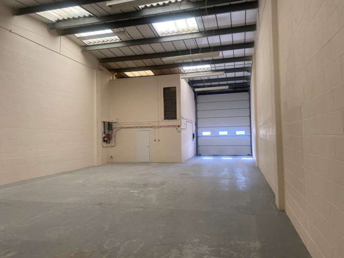 Industrial Unit in Wey Hill - photo 2