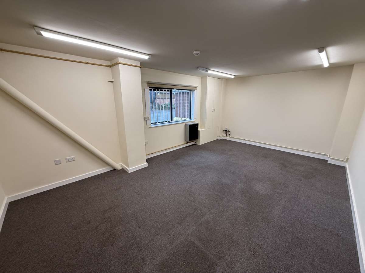 Industrial Unit in Hinckley - photo 3