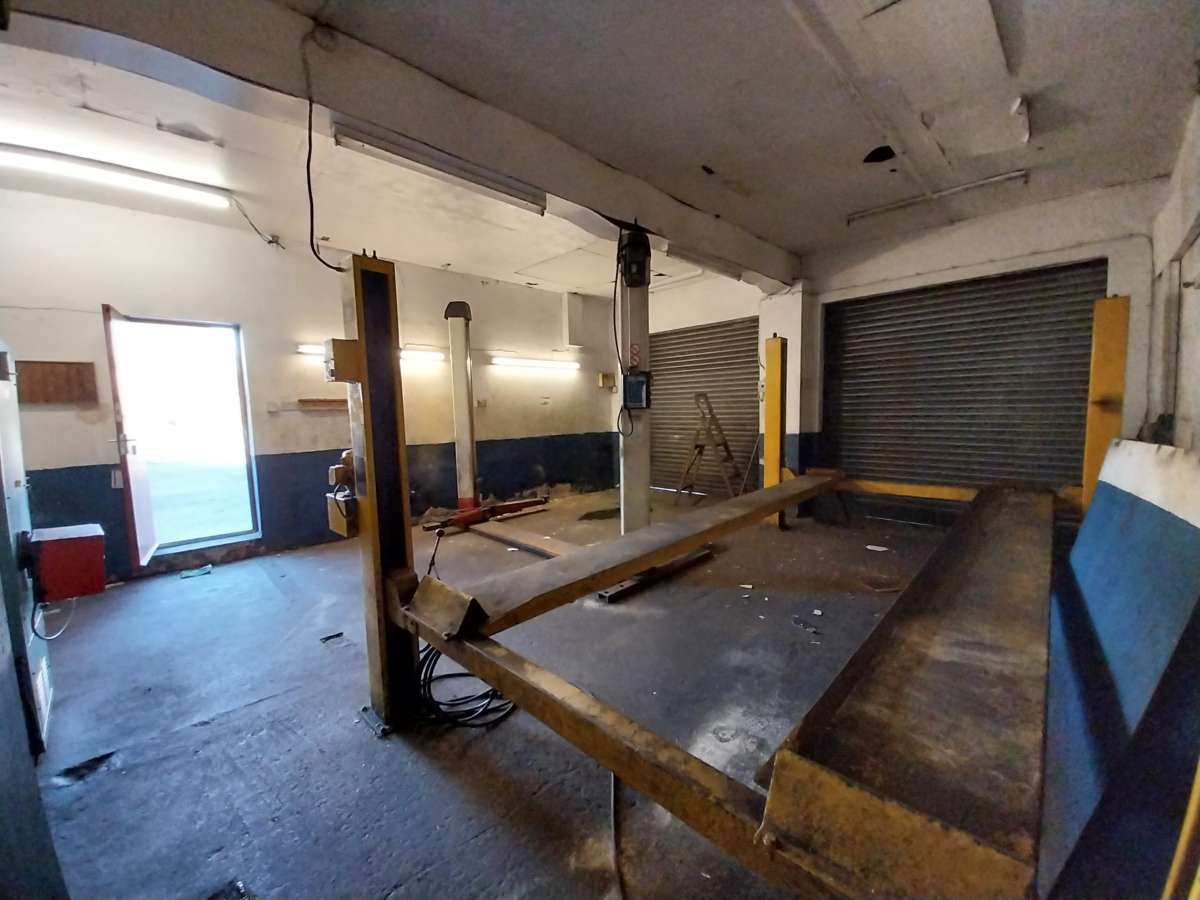 Industrial Unit in Kirkhamgate - photo 3