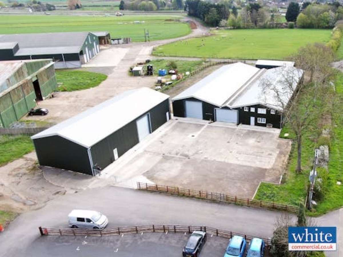 Industrial Unit in Chipping Warden - photo 2