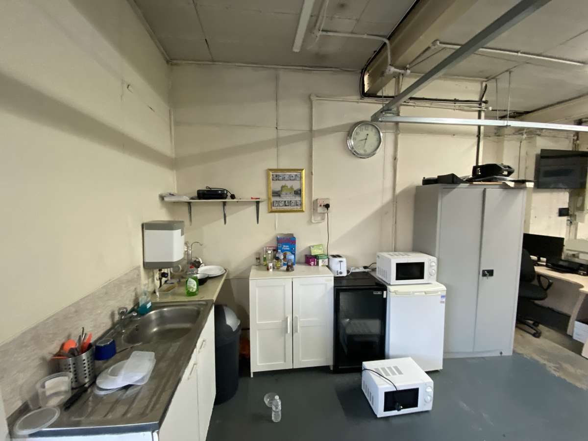 Industrial Unit in Wolverhampton - photo 4