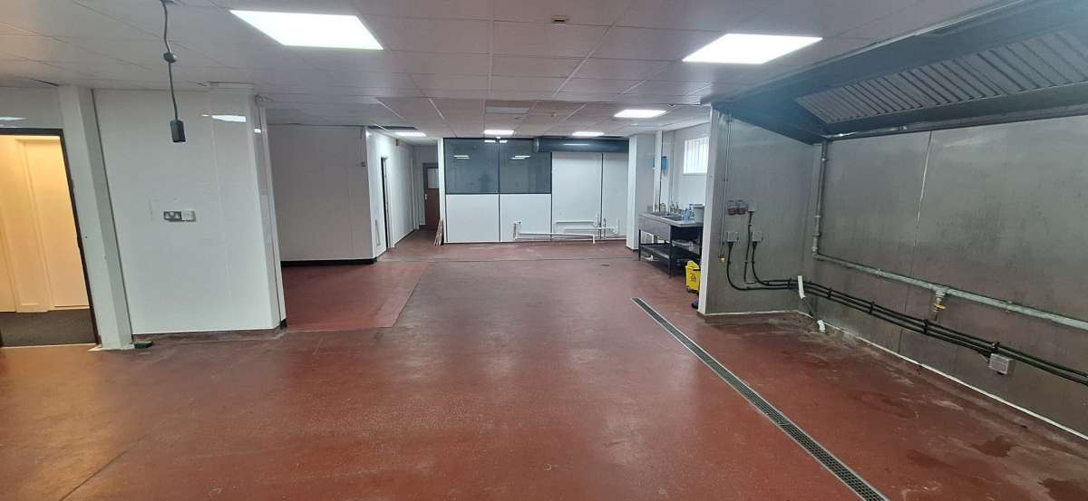 Industrial Unit in Crawley - photo 3