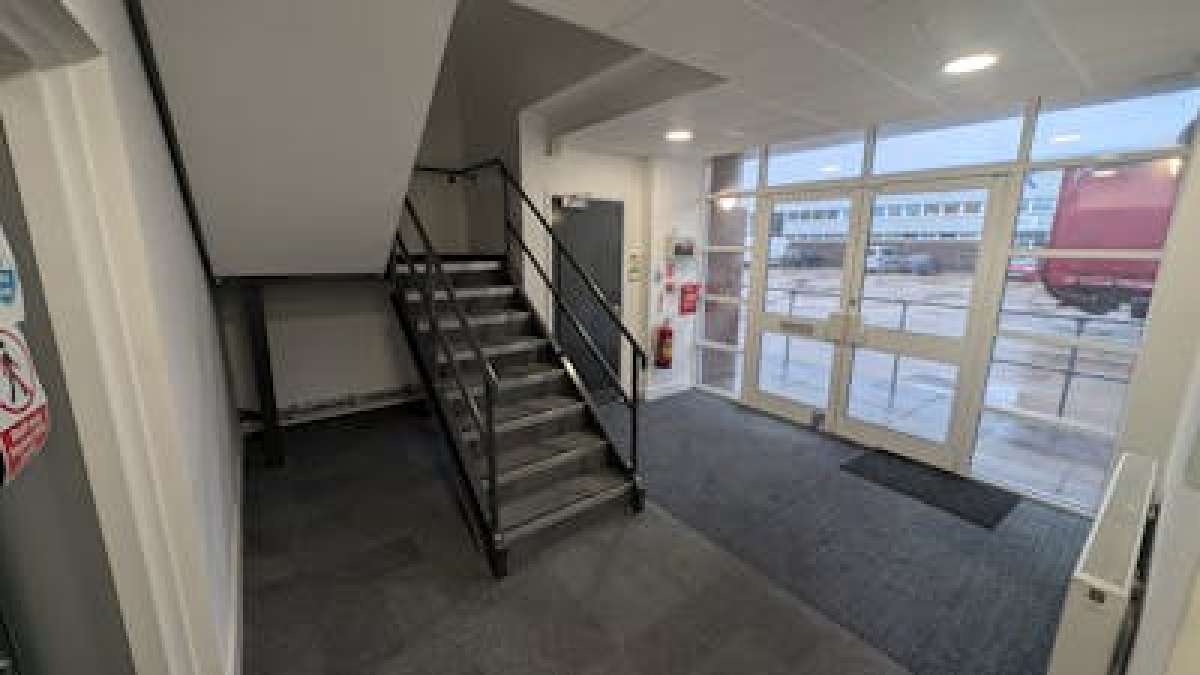 Industrial Unit in Southampton - photo 2