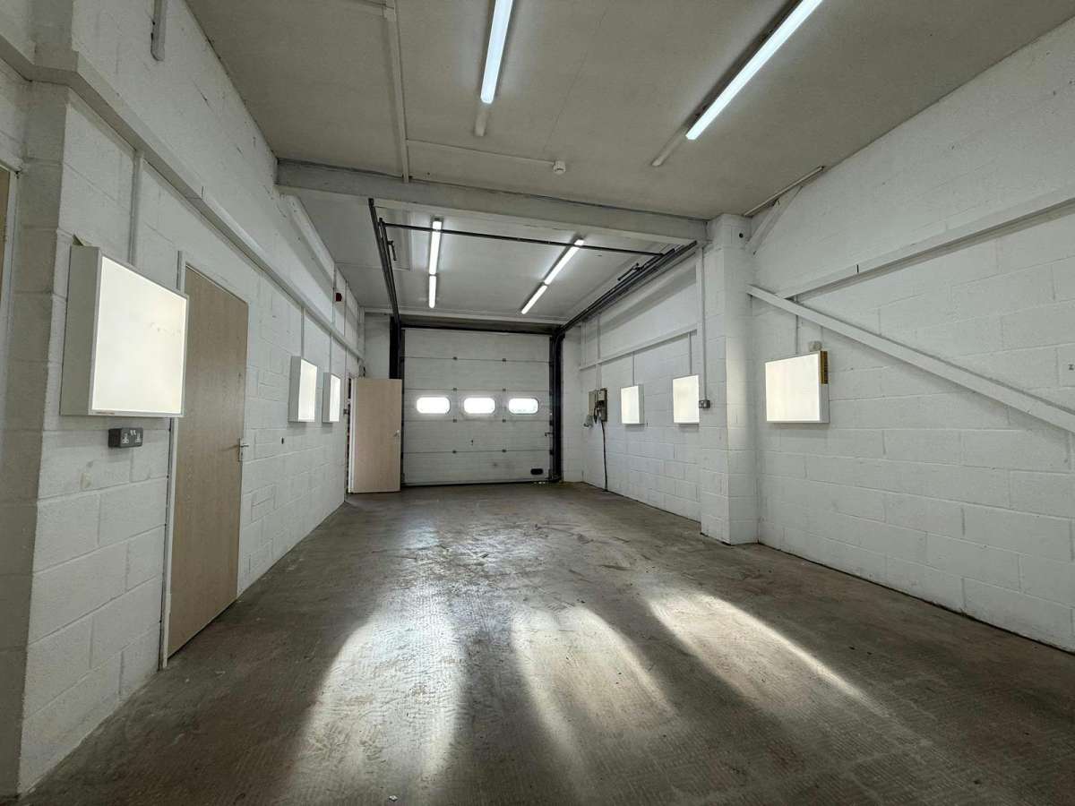 Industrial Unit in Southampton - photo 2