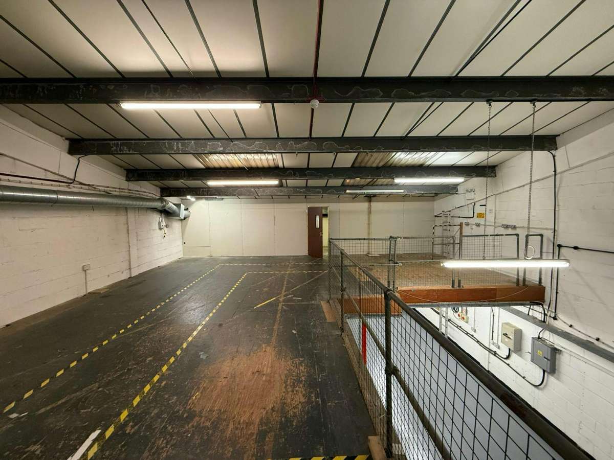 Industrial Unit in Emsworth - photo 4