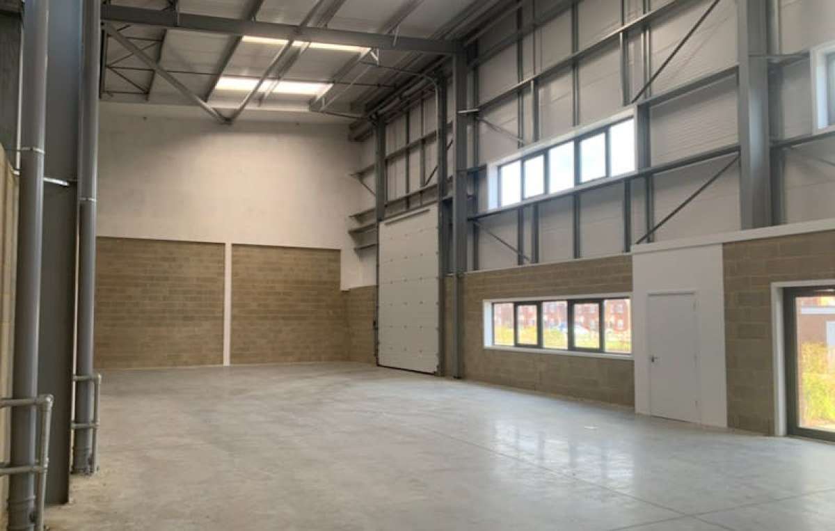 Industrial Unit in Crawley - photo 3