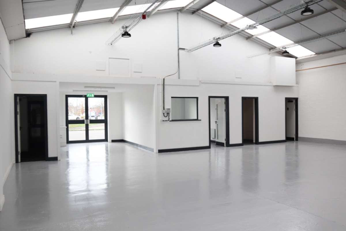 Industrial Unit in Kingswinford - photo 2