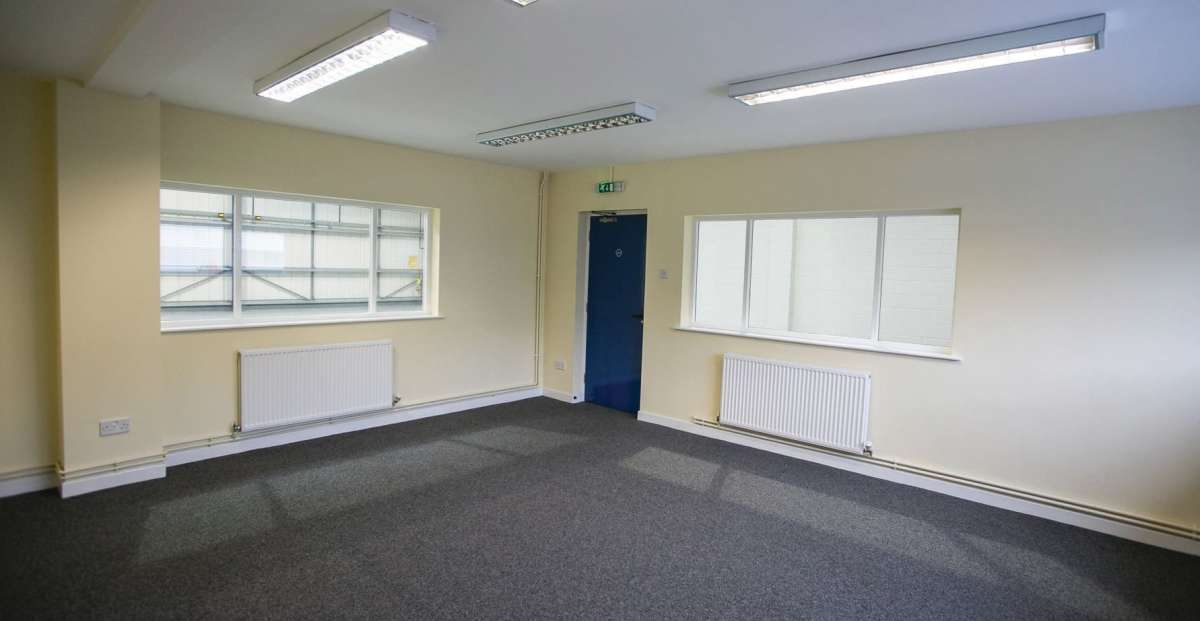 Industrial Unit in Kingswinford - photo 3