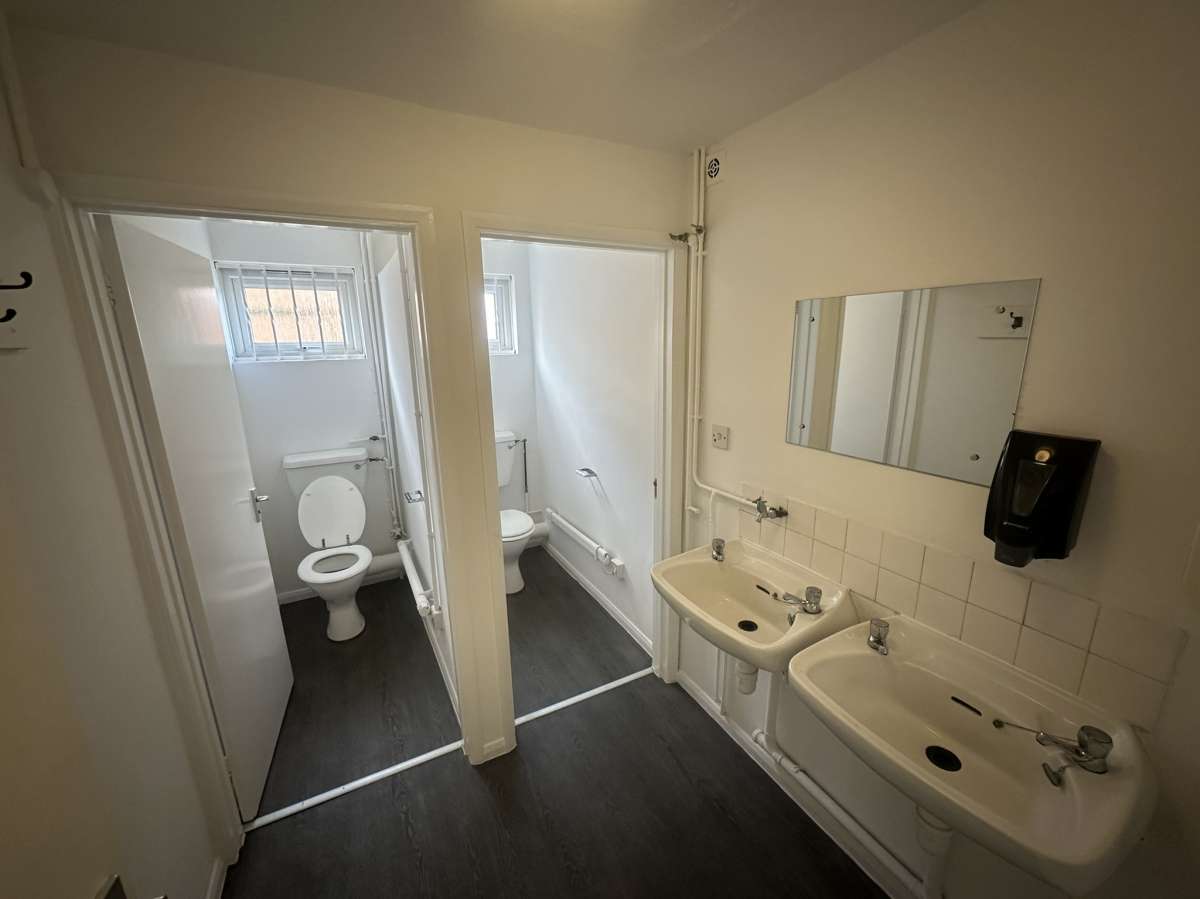 Industrial Unit in Eastbourne - photo 4