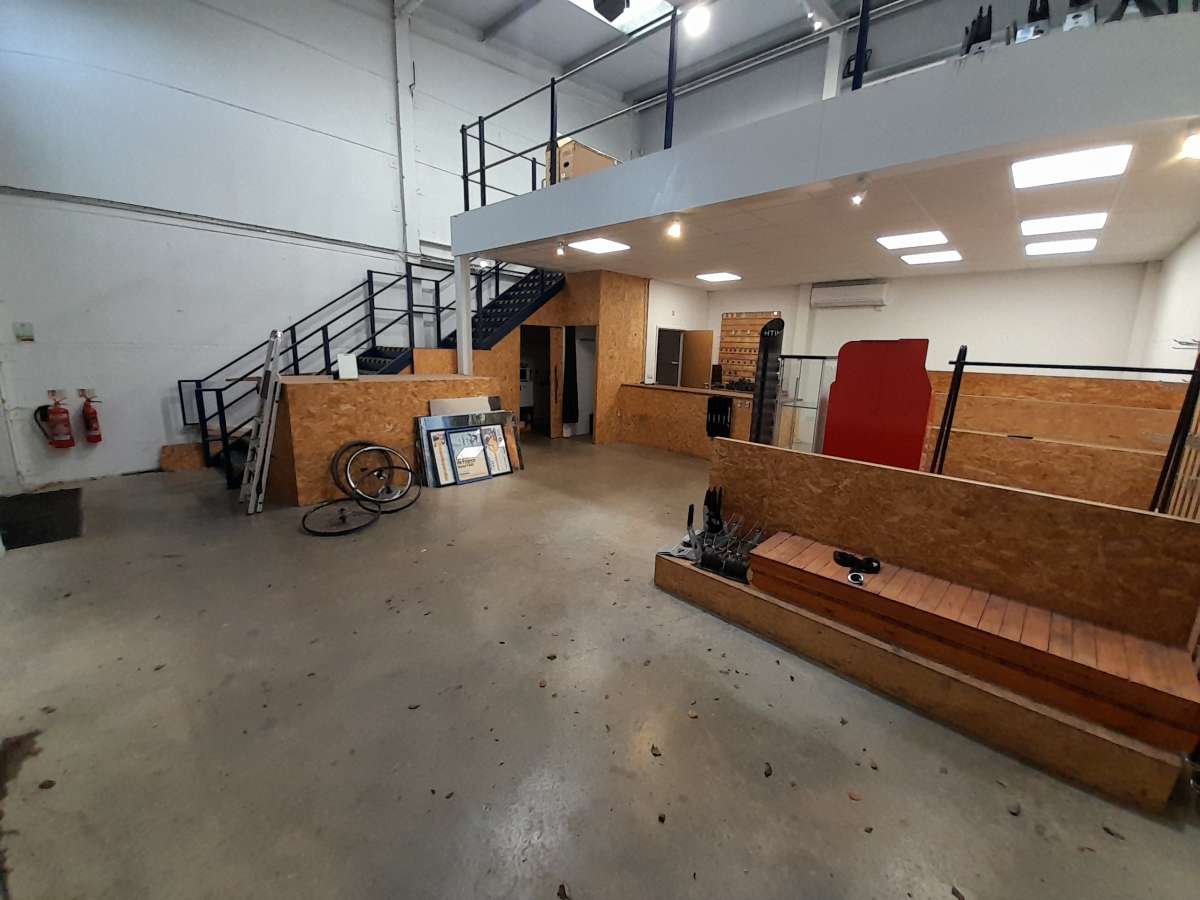 Industrial Unit in Waterbeach - photo 2