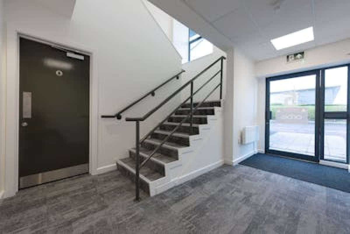 Industrial Unit in Portsmouth - photo 3