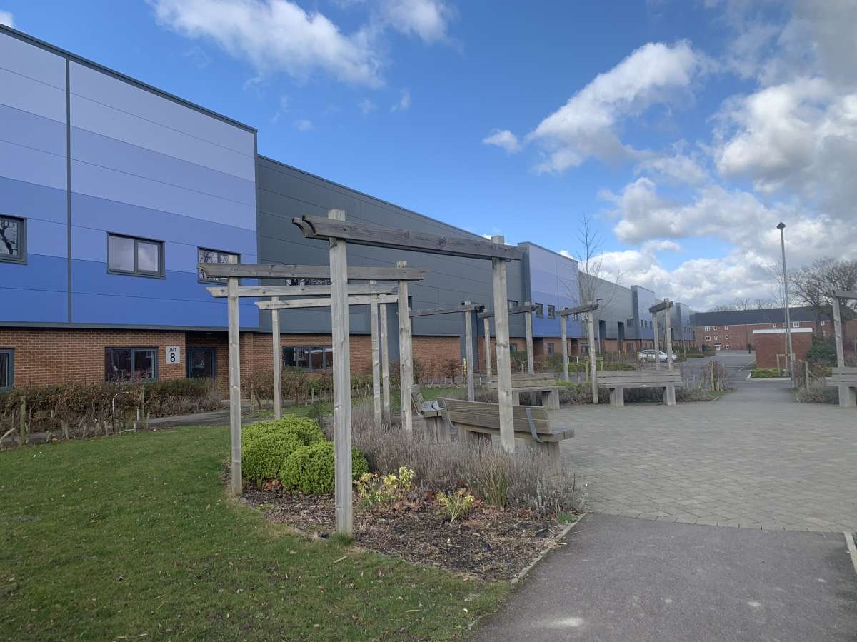 Industrial Unit in Crawley - photo 3